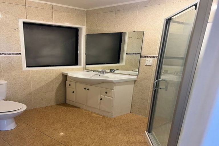 Photo of property in 16 Beaufort Place, Papatoetoe, Auckland, 2025