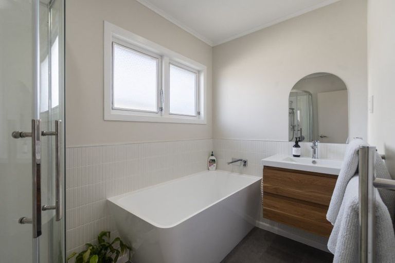 Photo of property in 18 Tararua Terrace, Cloverlea, Palmerston North, 4412