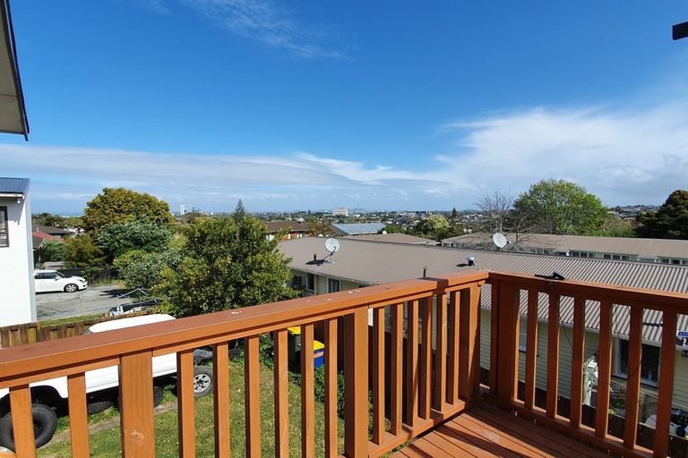 Photo of property in 3/104 East Coast Road, Forrest Hill, Auckland, 0620