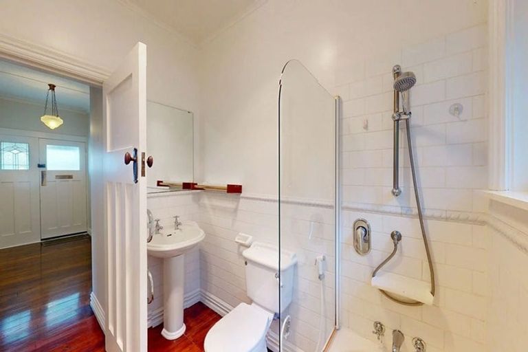Photo of property in 43 Trelissick Crescent, Ngaio, Wellington, 6035