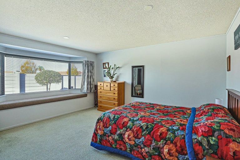 Photo of property in 102 Church Road, Taradale, Napier, 4112