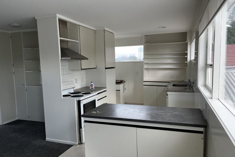 Photo of property in 52 Buscomb Avenue, Henderson, Auckland, 0610
