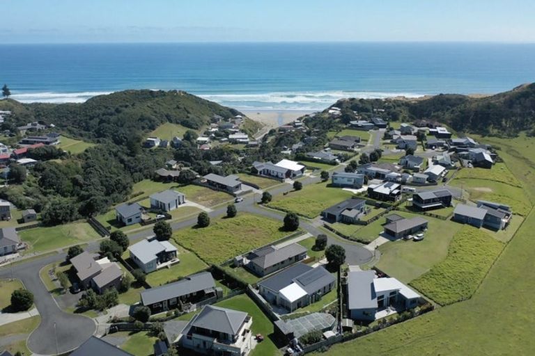 Photo of property in 2 Pipi Place, Baylys Beach, 0377