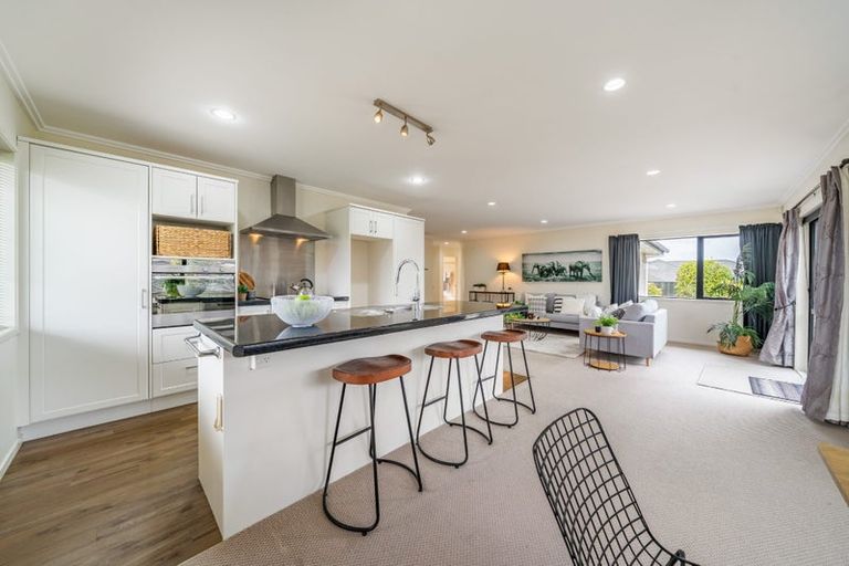 Photo of property in 48 Sunstone Crescent, Brown Owl, Upper Hutt, 5018