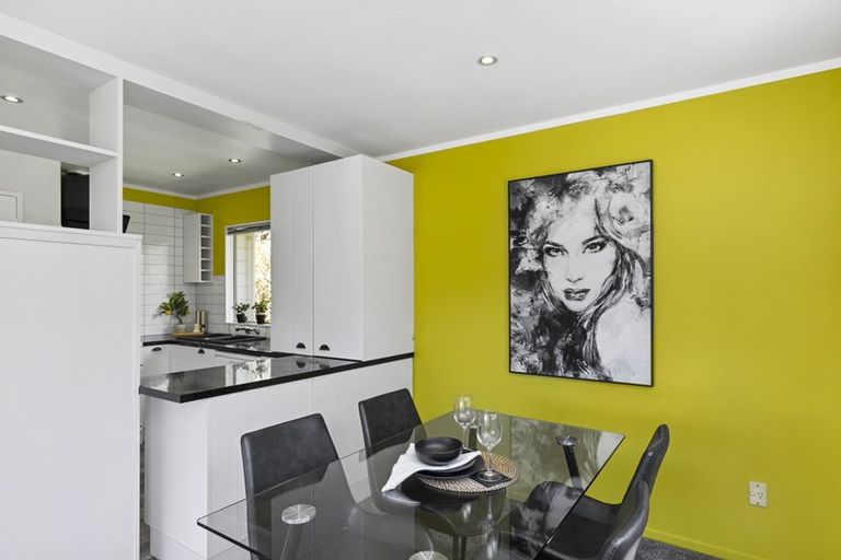 Photo of property in 16 Makatote Grove, Churton Park, Wellington, 6037