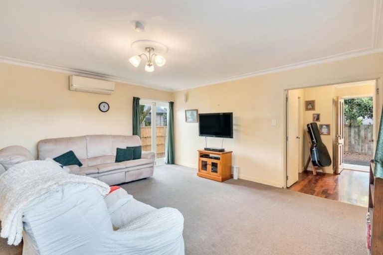 Photo of property in 52 Awaroa Road, Helensville, 0800