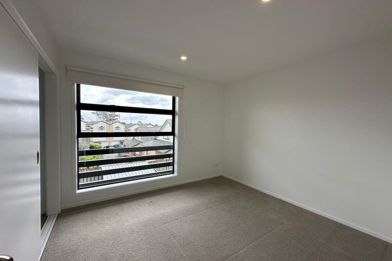 Photo of property in 54 Rauemi Way, Te Atatu South, Auckland, 0610