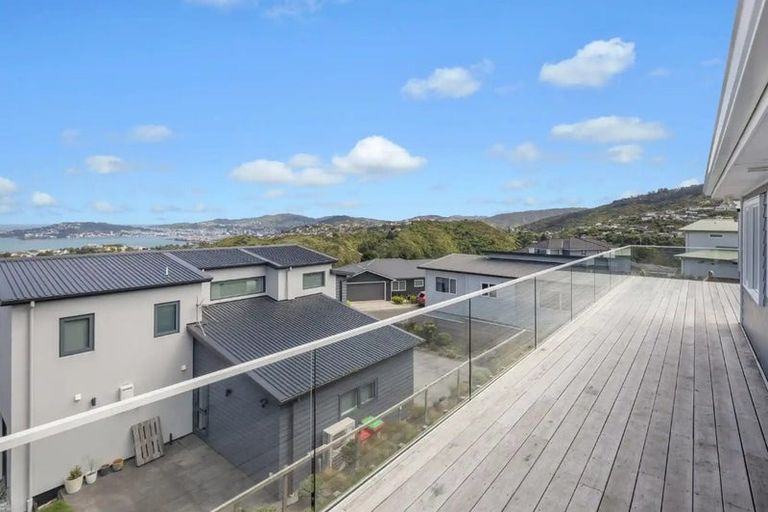 Photo of property in 30 Grumman Lane, Newlands, Wellington, 6037