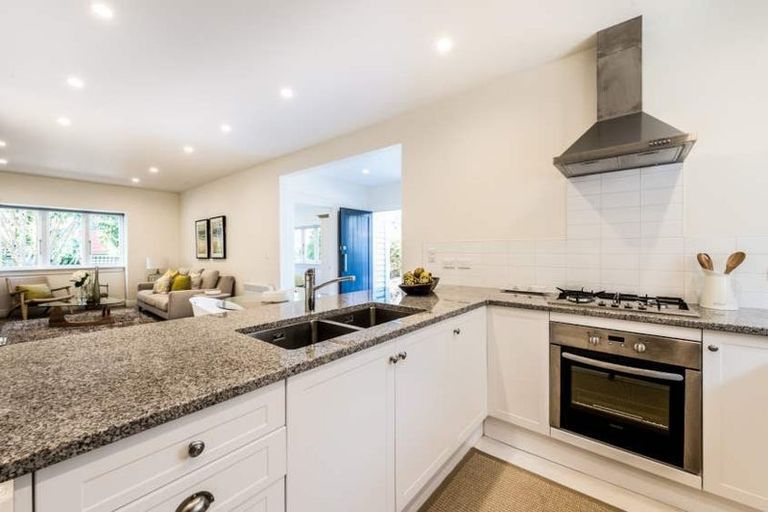 Photo of property in 2/3 Park Avenue, Takapuna, Auckland, 0622