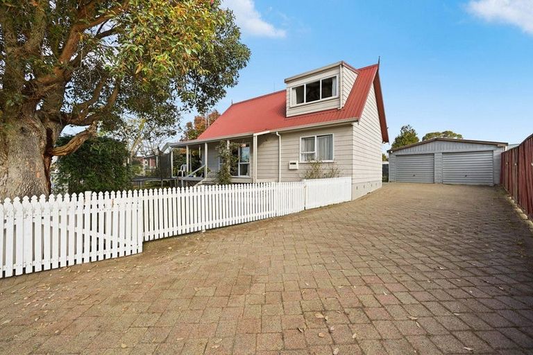Photo of property in 9 Garland Drive, St Andrews, Hamilton, 3200
