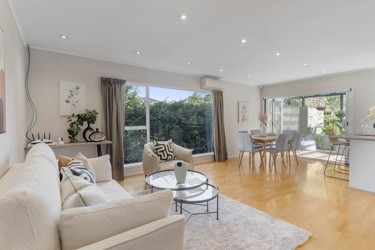 Photo of property in 52 Meadowvale Avenue, Forrest Hill, Auckland, 0620