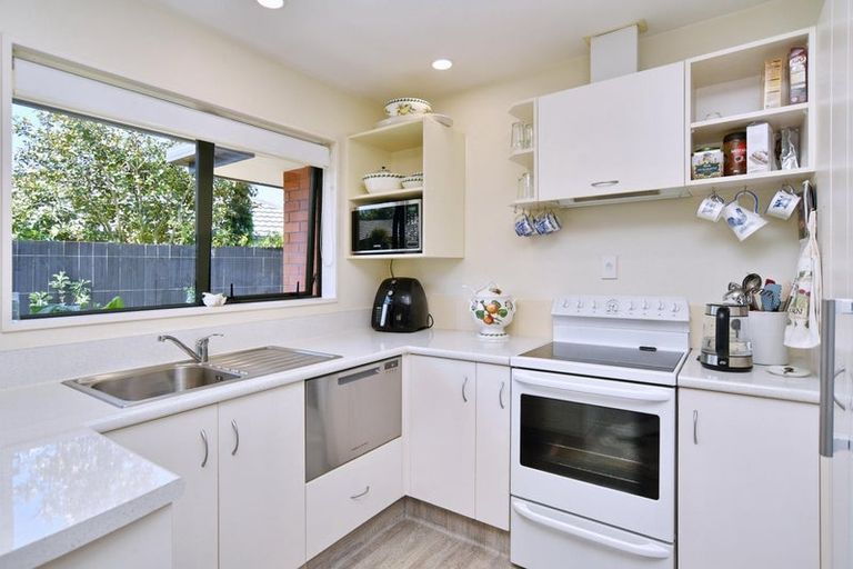 Photo of property in 17f Matawai Close, Rangiora, 7400