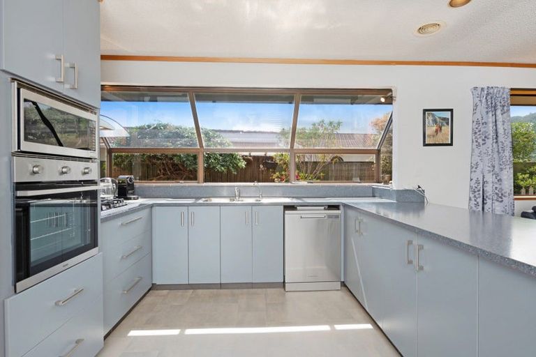 Photo of property in 11 Hurunui Street, Waikanae, 5036