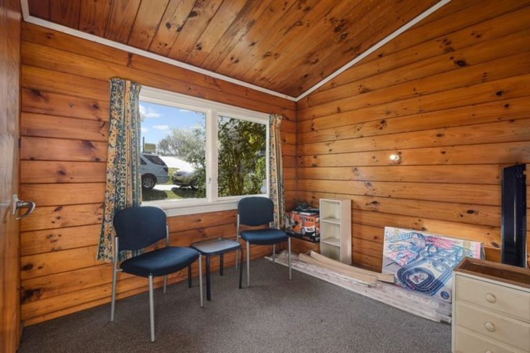 Photo of property in 3 Kemp Road, Massey, Auckland, 0614