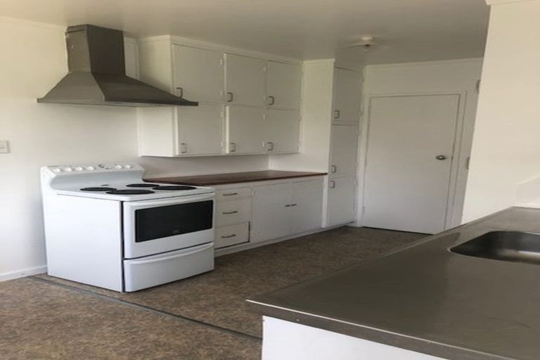 Photo of property in 9 Kotuku Street, Te Atatu Peninsula, Auckland, 0610