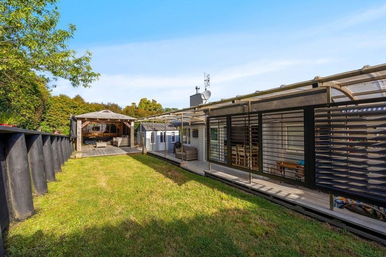 Photo of property in 6 Kerry Dell, Cockle Bay, Auckland, 2014