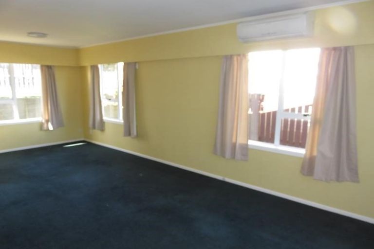 Photo of property in 16 Oswald Crescent, Paparangi, Wellington, 6037