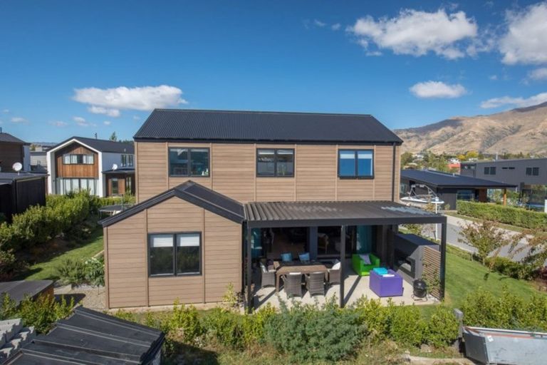 Photo of property in 4 Kapuka Lane, Wanaka, 9305