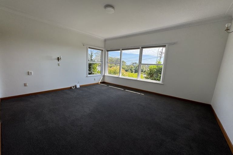 Photo of property in 314 East Coast Road, Forrest Hill, Auckland, 0620