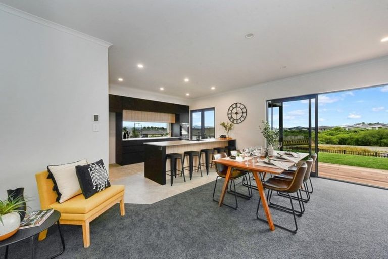 Photo of property in 1 Bosun Place, Te Atatu Peninsula, Auckland, 0610