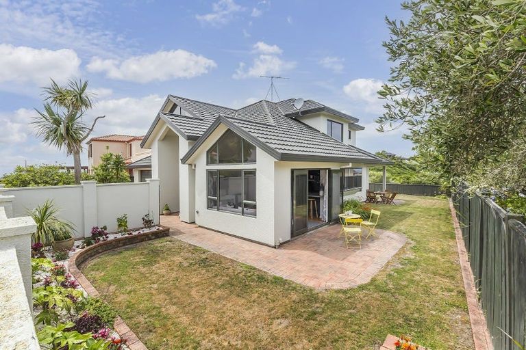 Photo of property in 11 Waterhouse Drive, Brooklyn, Wellington, 6021