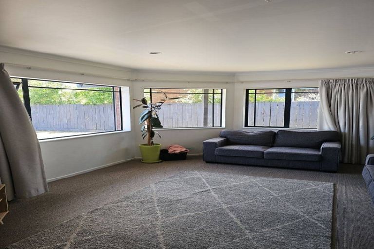 Photo of property in 33 Saint James Drive, Huntington, Hamilton, 3210