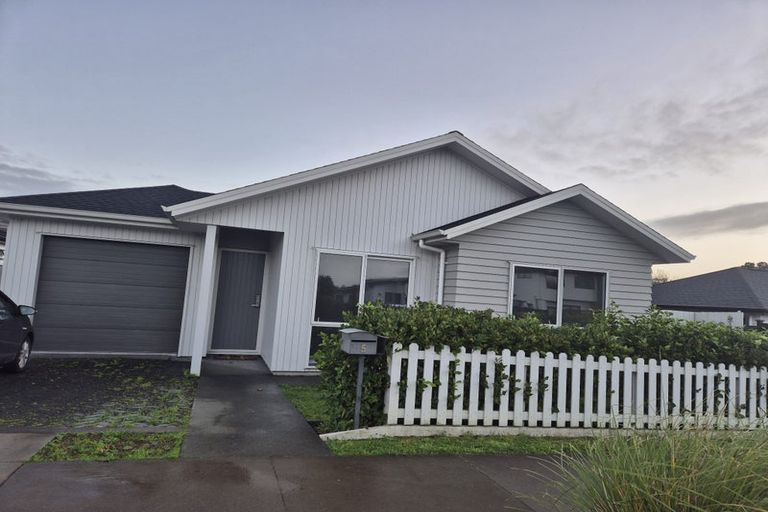 Photo of property in 5 Siren Street, Wainui, 0932