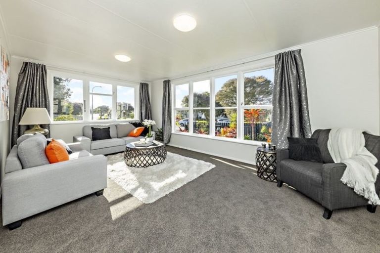 Photo of property in 34 Lavinia Crescent, Mangere East, Auckland, 2024