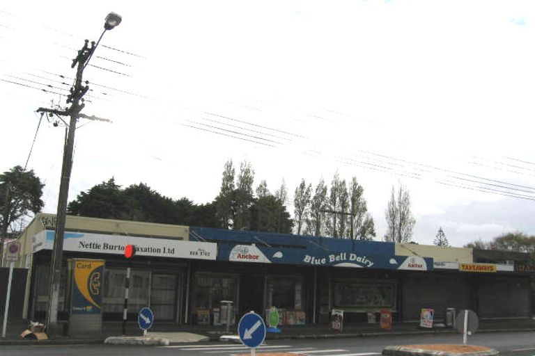 Photo of property in 121 Glendale Road, Glen Eden, Auckland, 0602