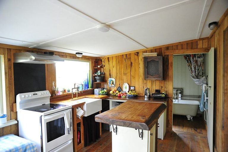 Photo of property in 16 Wellington Street, Enfield, Oamaru, 9491