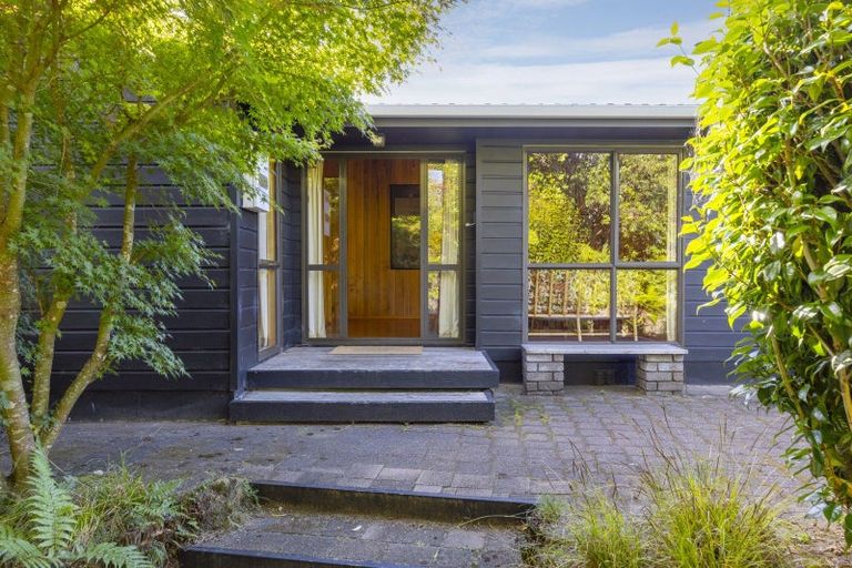 Photo of property in 10 Pukawa Road, Pukawa Bay, Turangi, 3381