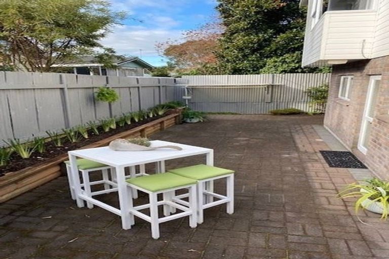 Photo of property in 8b Whiteley Street, Moturoa, New Plymouth, 4310
