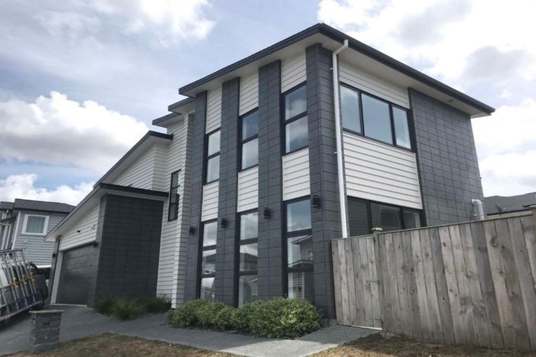 Photo of property in 18 Spyglass Street, Red Beach, 0932