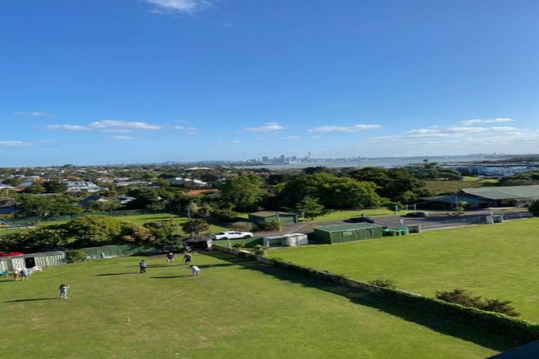 Photo of property in Frank Sargeson Apts, 407/80 Anzac Street, Takapuna, Auckland, 0622