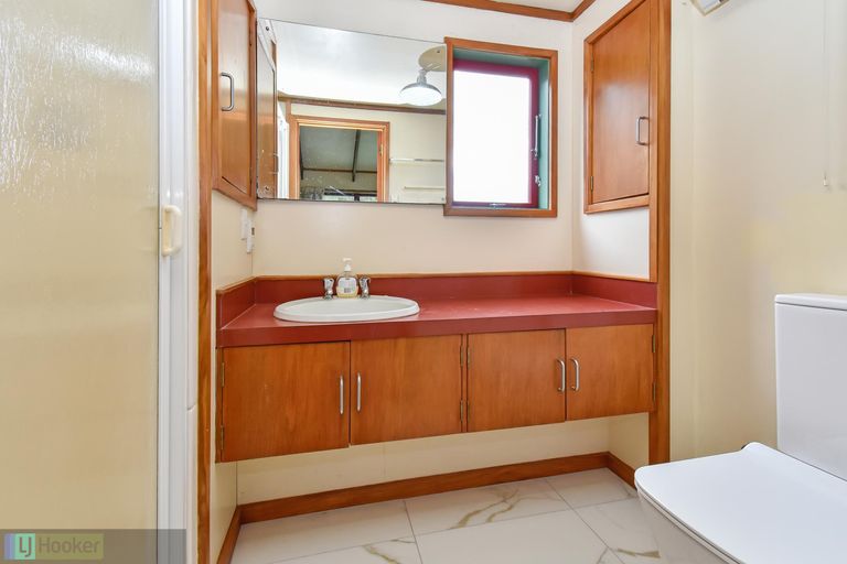 Photo of property in 140a Great South Road, Manurewa, Auckland, 2102