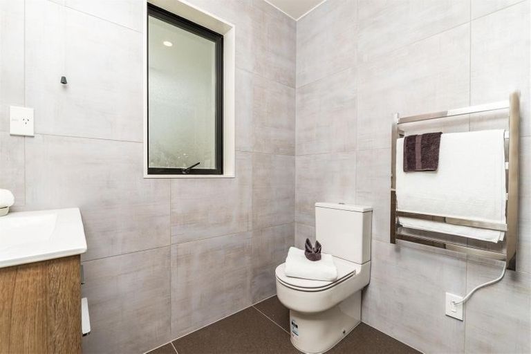 Photo of property in 16/5 Perekia Street, Albany, Auckland, 0632