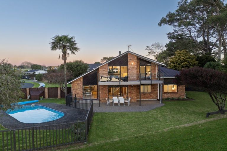 Photo of property in 5 Godwit Place, Waiuku, 2123