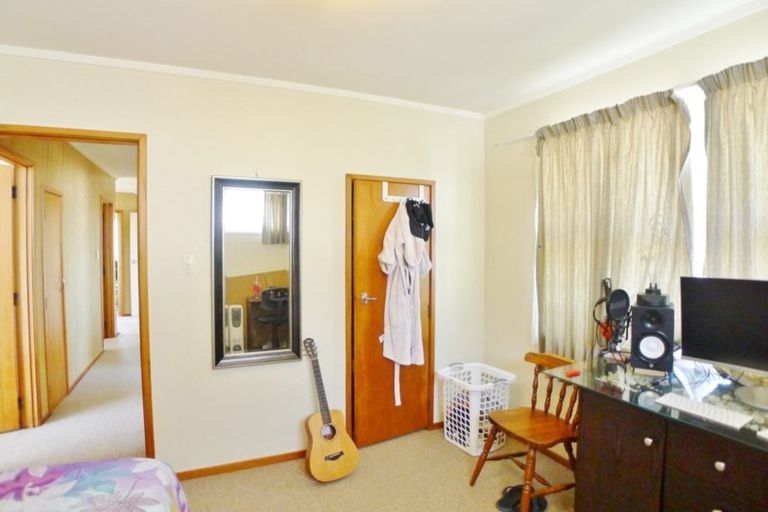 Photo of property in 5 Sunvue Road, Glen Eden, Auckland, 0602
