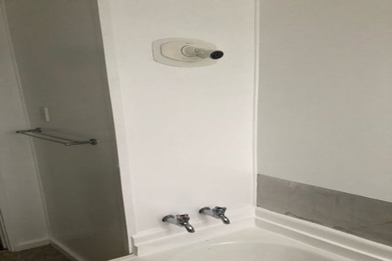 Photo of property in 9 Kotuku Street, Te Atatu Peninsula, Auckland, 0610