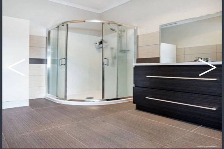 Photo of property in 39a Lincoln Park Avenue, Massey, Auckland, 0614