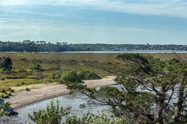 Photo of property in 2/46 Gill Avenue, Te Atatu Peninsula, Auckland, 0610