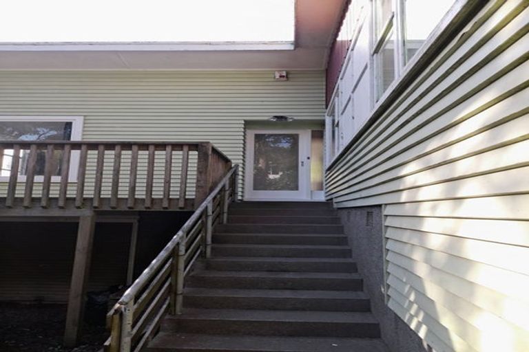 Photo of property in 8 Glanmire Road, Newlands, Wellington, 6037