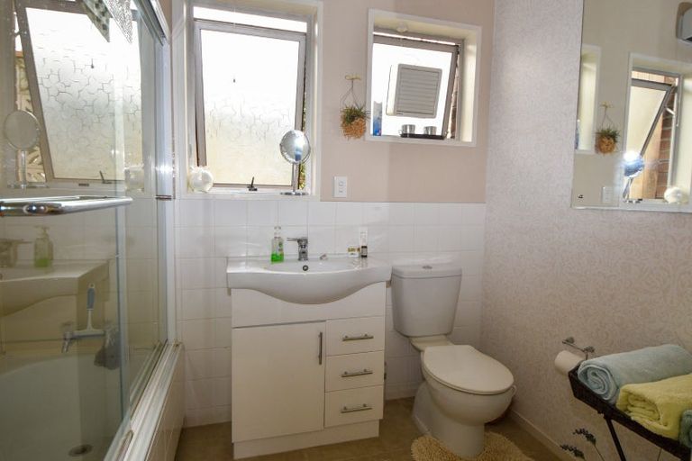 Photo of property in 1 Philip Street, Carterton, 5713