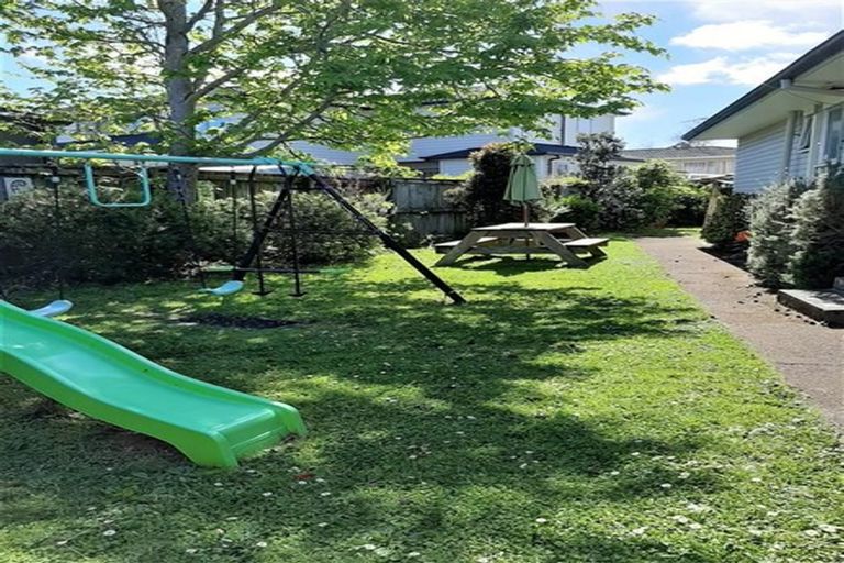 Photo of property in 1/7 Studfall Street, Pakuranga Heights, Auckland, 2010