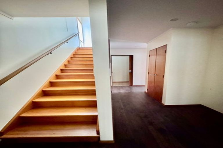 Photo of property in 2/20 Coroglen Avenue, Birkenhead, Auckland, 0626