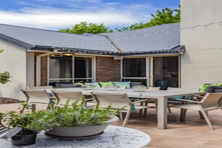 Photo of property in 2 Oakwood Drive, Rangiora, 7400