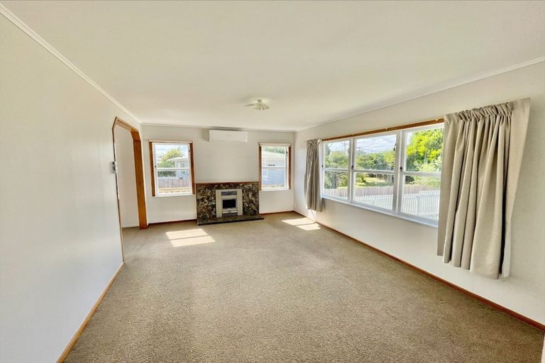 Photo of property in 9 Gloria Avenue, Te Atatu Peninsula, Auckland, 0610