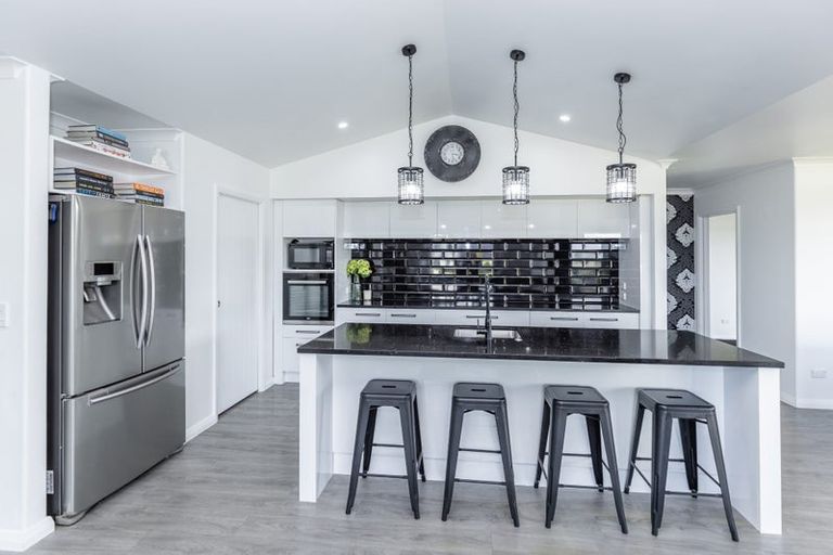 Photo of property in 2 Oak Ridge Drive, Te Awamutu, 3800