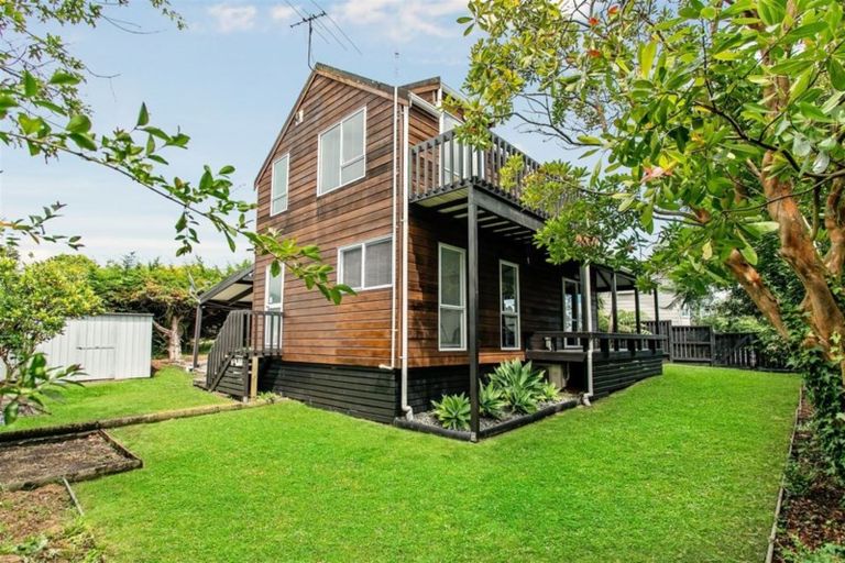 Photo of property in 1/16 Kintara Drive, Massey, Auckland, 0614