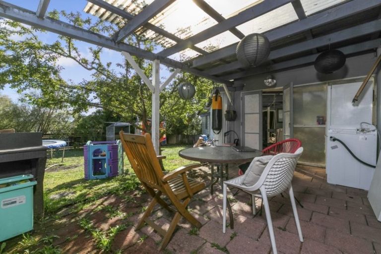 Photo of property in 15 Hydra Place, Glen Eden, Auckland, 0602